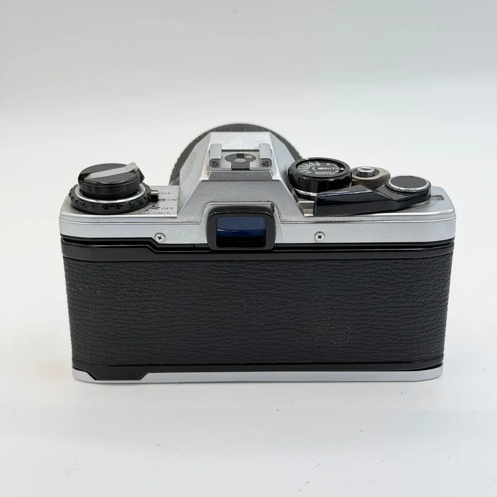Olympus OM10 35mm Film SLR Camera Silver with Mitakon 35-70mm Zoom Lens Japan